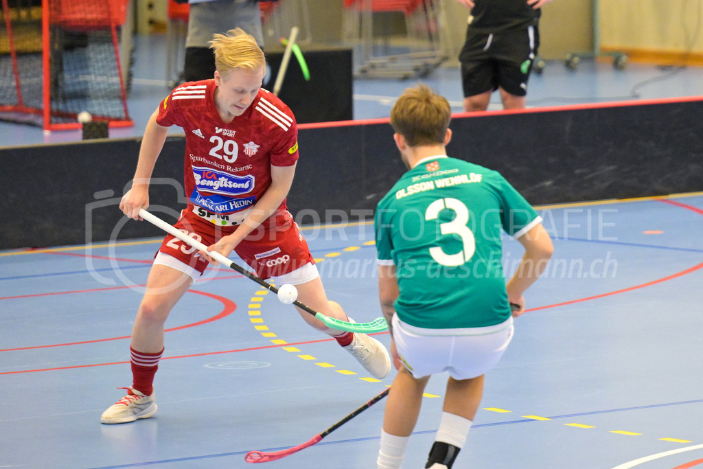 Lillan IBK vs Strängnäs IBK - 17. März 2024 | Lillan IBK vs Strängnäs IBK
Idrottshuset Örebro, Arenahallen, Örebro
Pelle Hansson (#29 Strängnäs IBK) against Erik Olsson Wennlöf (#3 Lillan IBK).
Bild: Sportfotografie Markus Aeschimann | www.markus-aeschimann.ch - Realisiert mit Pictrs.com