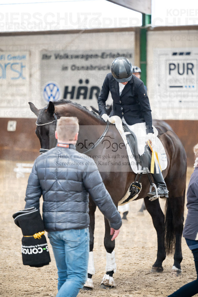 Hallenreittunier Voxtrup 2023 | Entdecke hochwertige Reitturnierfotos von Foto Oger. Professionell, emotional und authentisch – jetzt Lieblingsmomente im Shop bestellen.Deutschlandweite Turnierfotografie. - Realisiert mit Pictrs.com