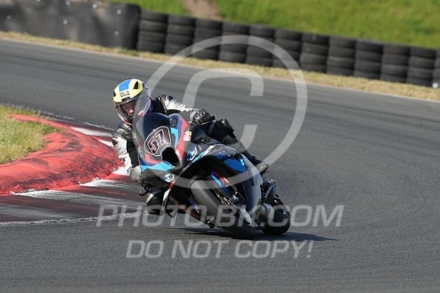 2024_05_16_PBK_13295 | Sportfotografie; SlowMotion; Video; Rennstrecke; Hafeneger; Speer; Racing; RSE; BMW; CBO; Trackday; Motorsportarena; Hockenheimring; Brno; Most; Barcelona; Valencia