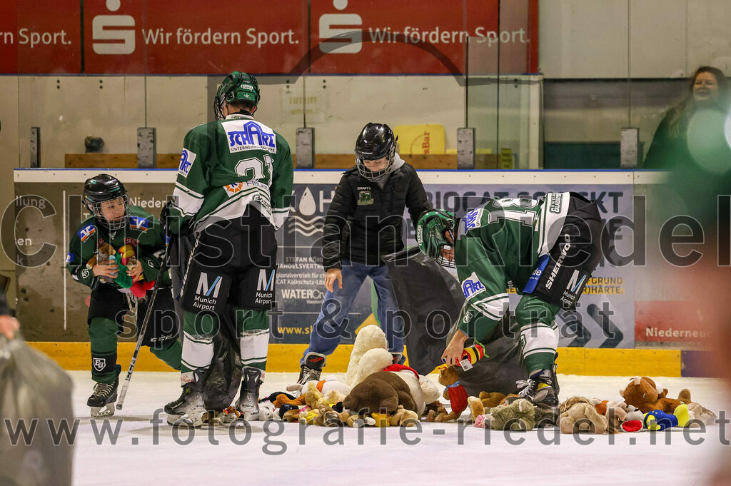 2024-02-02_093_TSV_Erding_gegen_ERSC_Amberg | Erding, Deutschland, 02.02.2024:
Eishockey, Bayernliga Vorrunde 2023 / 2024, 30. Spieltag, TSV Erding gegen ERSC Amberg, Endergebnis: 1:0

Erik Modlmayr (Erding Gladiators, #21), Daniel Krzizok (Erding Gladiators, #18)

Foto: Christian Riedel / fotografie-riedel.net