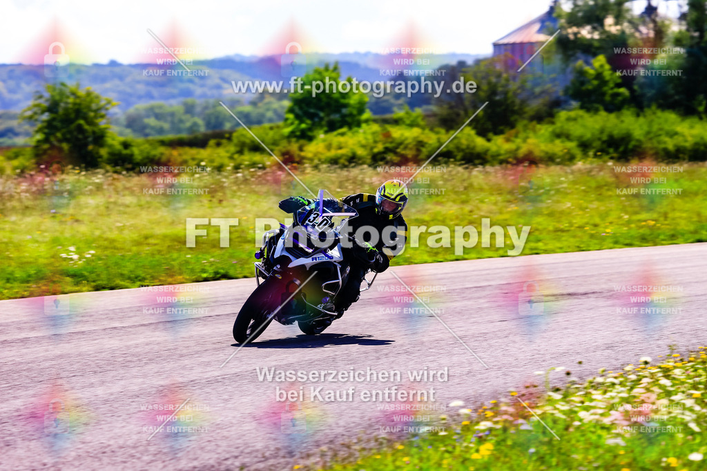 030-5562 | Hier findet Ihr Bilder von Touristenfahrten auf der Nürburgring Nordschleife oder von anderen Veranstaltungen die ich besucht habe. Viel Spass beim Durch Schauen 
