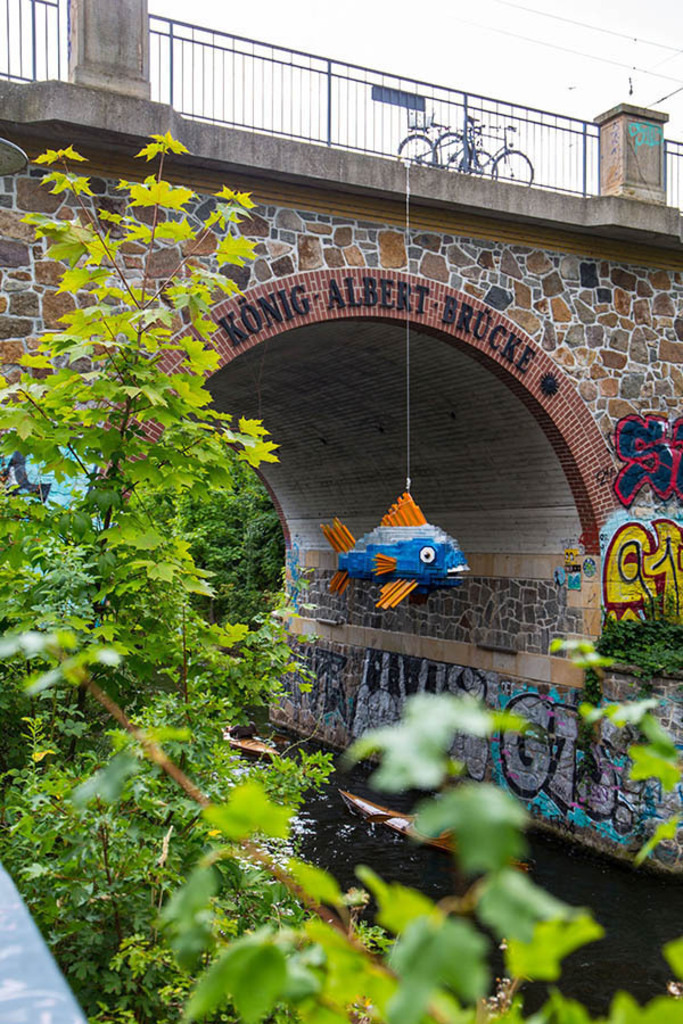 Leipziger Wasserfest - König-Albert-Brücke | Entdecke über 20 Kategorien Leipzig-Motive: Foto-Downloads, hochwertige Poster, Leinwand- & Fine-Art-Prints. Jetzt Lieblingsfoto im Bildlexikon Leipzig Shop bestellen!