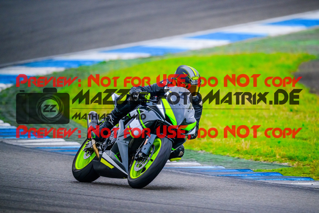 MaZZes_FotoMatrix_240614_6007705_2-7 | GELB