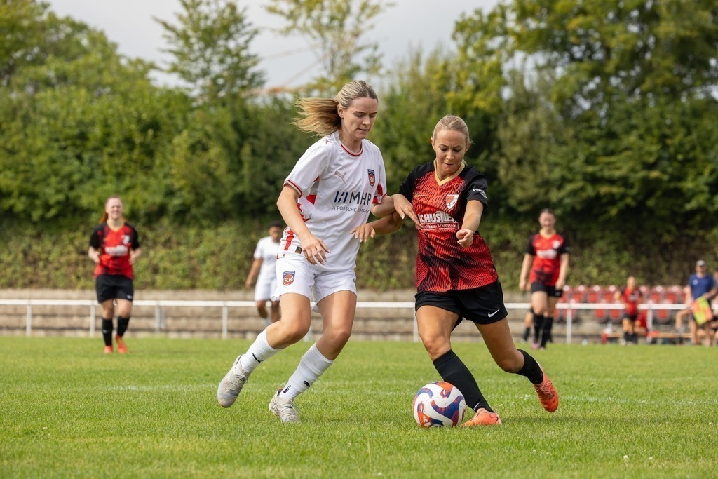 Fußball I FRAUEN I Saison 2025-2026 I Freundschaftsspiel I SGM Alfdorf-Mögglingen - 1FC Heidenheim 1846 I_250817_7555 | Fotopresso – Sportfotografie in Heidenheim & Umgebung. Professionelle Sportfotografie für unvergessliche Momente. Dynamische Action-Shots, emotionale Szenen & hochwertige Bilder. - Realisiert mit Pictrs.com