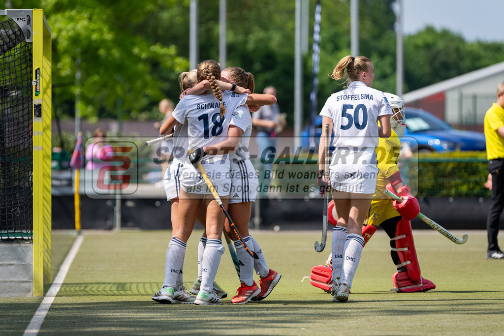 HK_20240511_100728 | 1.Bundesliga Damen Düsseldorfer HC - Harvestehuder THC am 11.5.2024 Düsseldorfer HC, Düsseldorf , Sara Strauss ( Düsseldorfer HC #11 ) , Sophia Schwabe ( Düsseldorfer HC #18 ) , Mabel Brands ( Düsseldorfer HC #7 ) , Lilly Stoffelsma ( Düsseldorfer HC #50 )