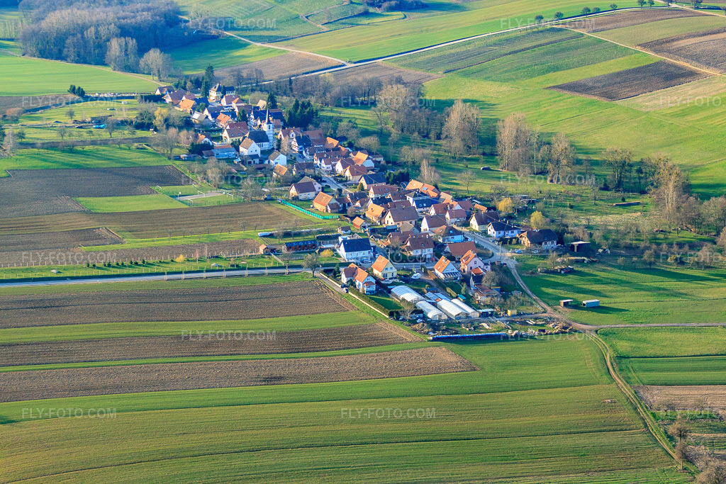 Aerial view: View of the town from the southeast in Cleebourg in the state Bas-Rhin, France. – Photo: IMG_38773.jpg taken on 03/20/2011 by Werner Riehm/FLY-FOTO.com – Resolution of the original: 4752 x 3168 px
