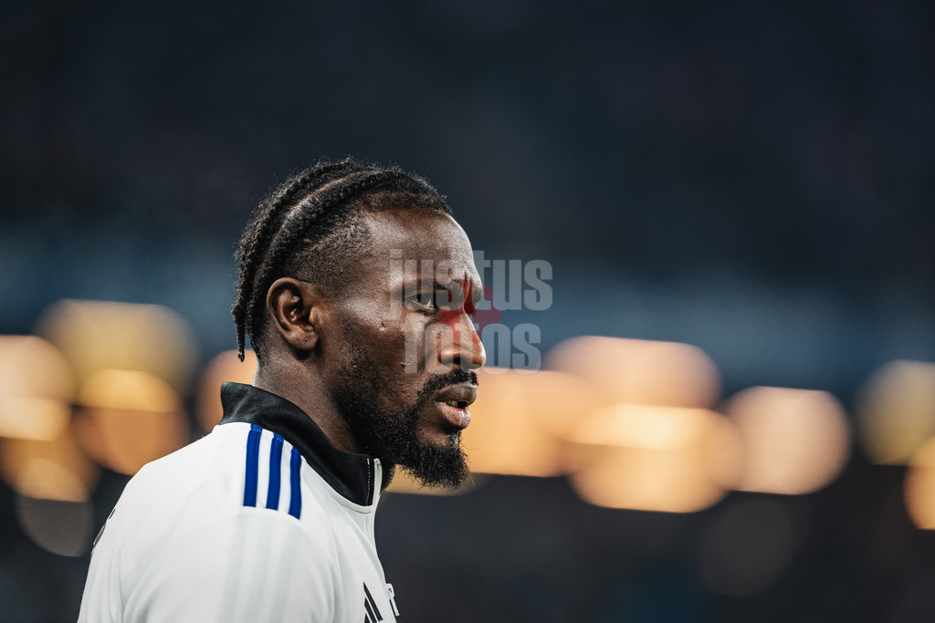 Fußball | Männer | Saison 2024/2025 | 2. Fußball-Bundesliga | 18. Spieltag | Hamburger SV vs. 1. FC Köln | 18.01.2025 | Bakery Jatta (#18, HSV) beim Einlauf