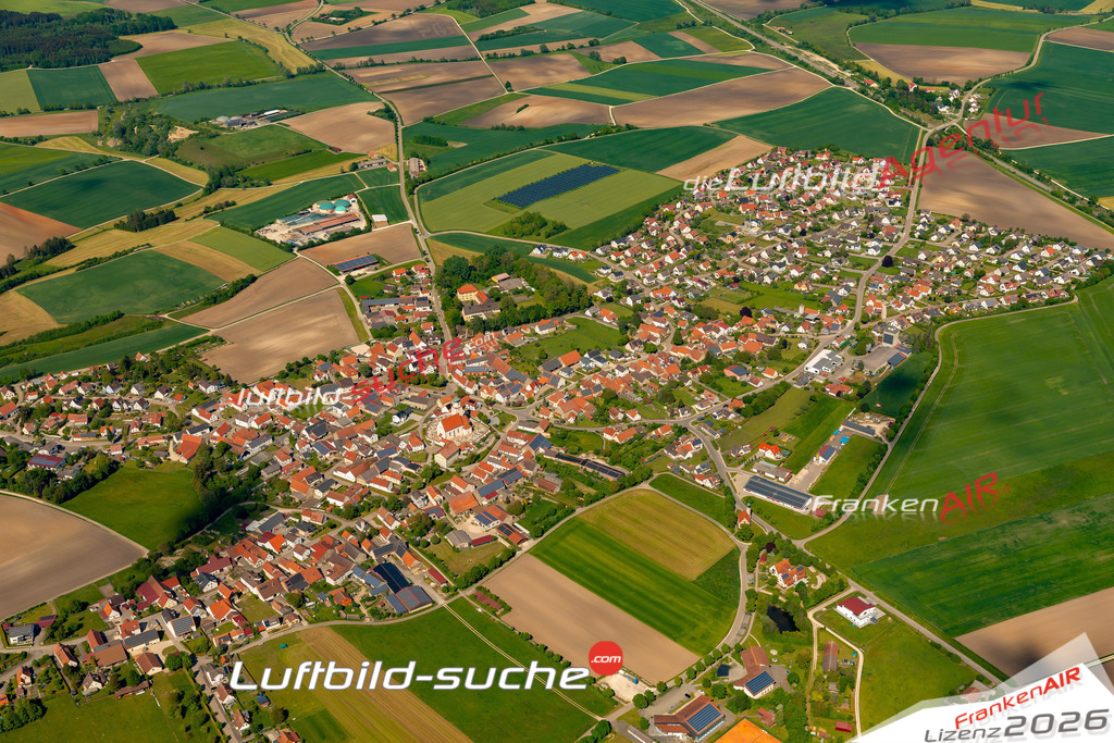 Das Luftbild zeigt :  Fünfstetten - Die Luftaufnahme wurde 2024 vom UL-Flugzeug aus erstellt ( keine Drohne ) - Hochauflösende Luftaufnahme - Für grossformatige Ausdrucke geeignet. Die Geschenkidee !Mit Lizenz und Bildrechte bestellbar