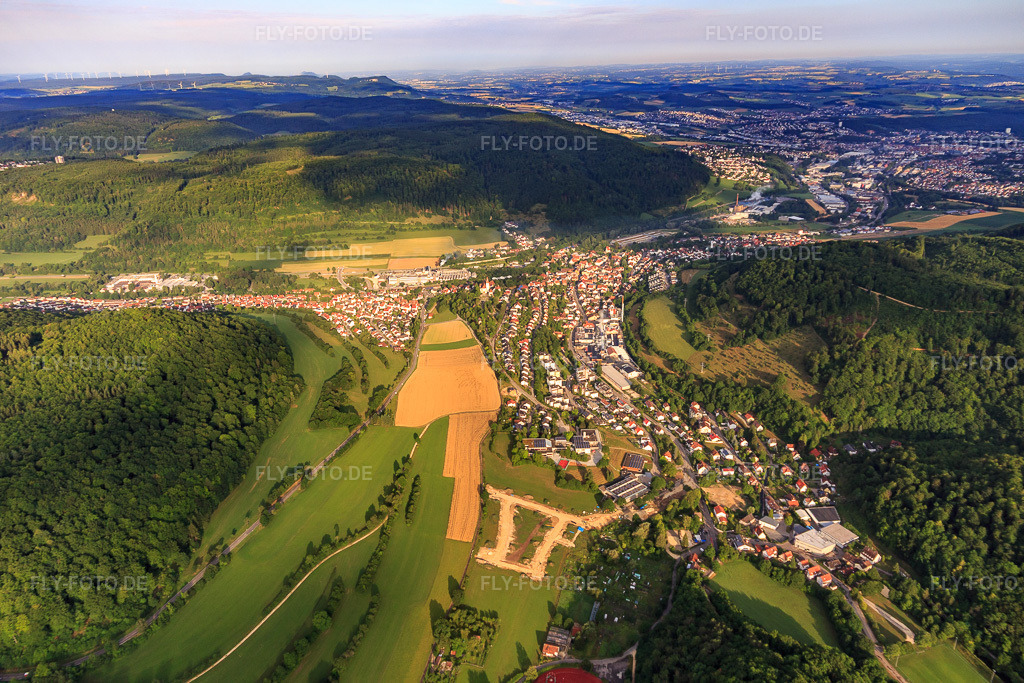 Luftbild: Ortsansicht aus Osten mit im Ortsteil Unterkochen in Aalen im Bundesland Baden-Württemberg in Deutschland. Foto: IMG_101601.jpg vom 08.07.2017 durch Werner Riehm/FLY-FOTO.de