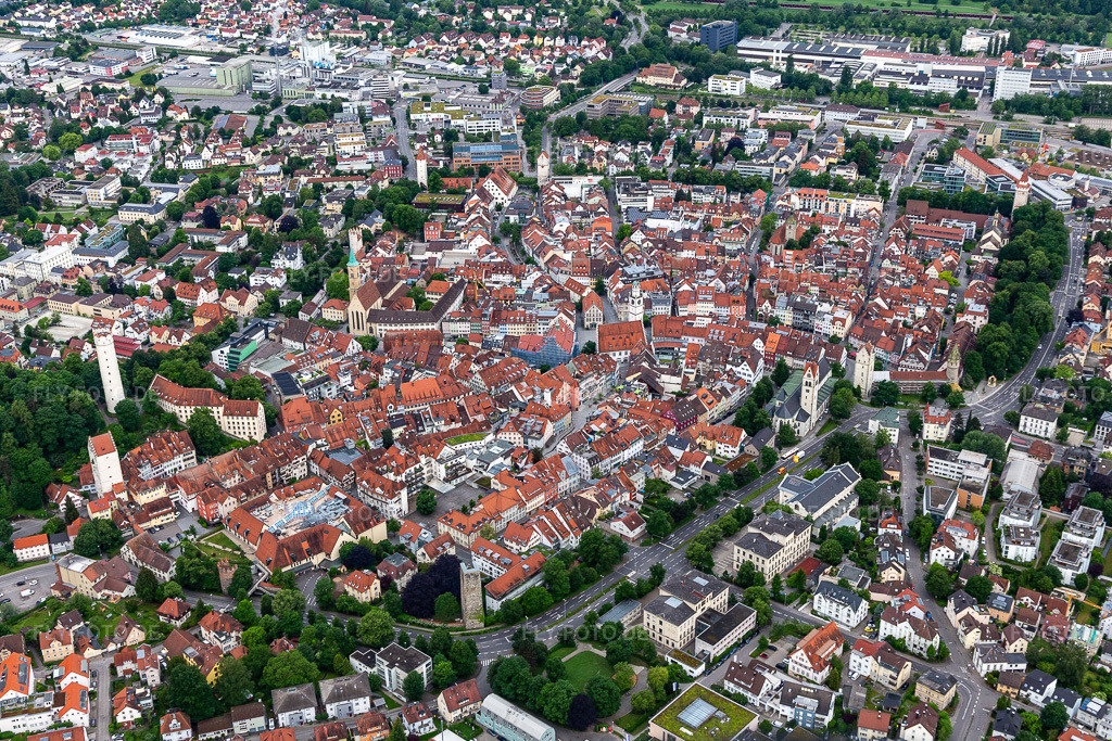 Luftbild: Historische Altstadt in Ravensburg im Bundesland Baden-Württemberg in Deutschland.Foto: IMG_131959.jpg vom 26.05.2022 durch Werner Riehm/FLY-FOTO.deAuflösung des Originals: 4908 x 3272 pxStadt Ravensburg