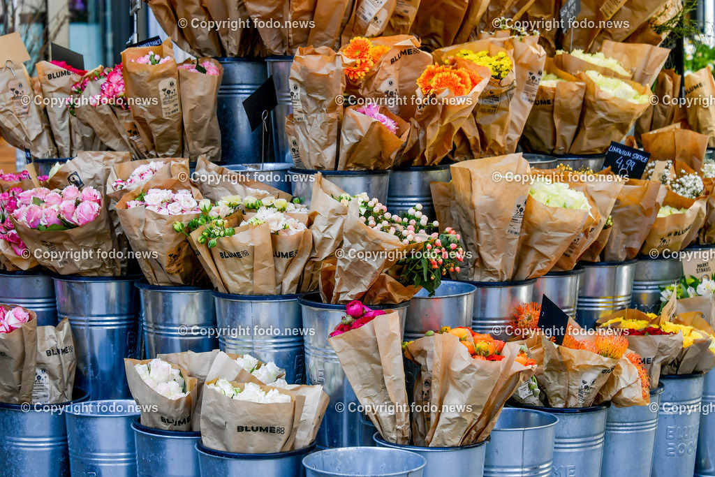 Deutschland_ Baden-Wuerttemberg_ Ulm_ 11.04.2025-26 | 11.04.2025, Deutschland, GER, Baden-Wuerttemberg, Ulm, im Bild Themenbild, Stadtansichten, Kiosk, Blumen, Pflanzen, Schnittblumen, Verkauf, Verkaufsstand, Fussgaengerzone, Fuzo, Feature, Symbolbild