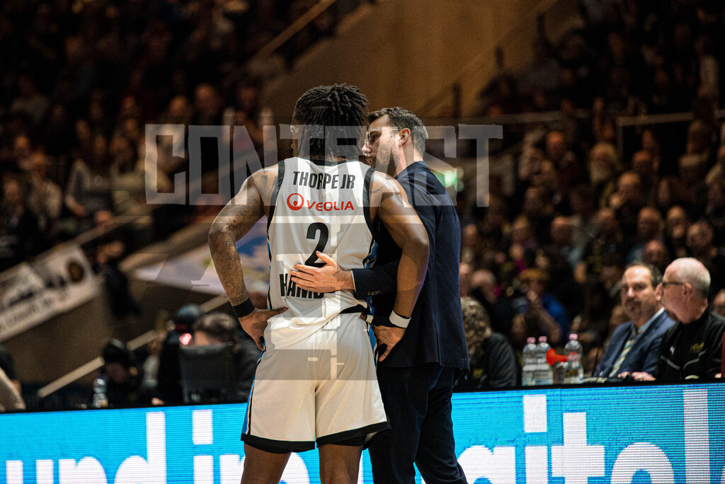 Basketball I Herren I Bundesliga I Saison 2025/2026 I 7. Spieltag I Basketball Löwen Braunschweig - Veolia Towers Hamburg | CONTRAST ZERØ MEDIA - Realisiert mit Pictrs.com