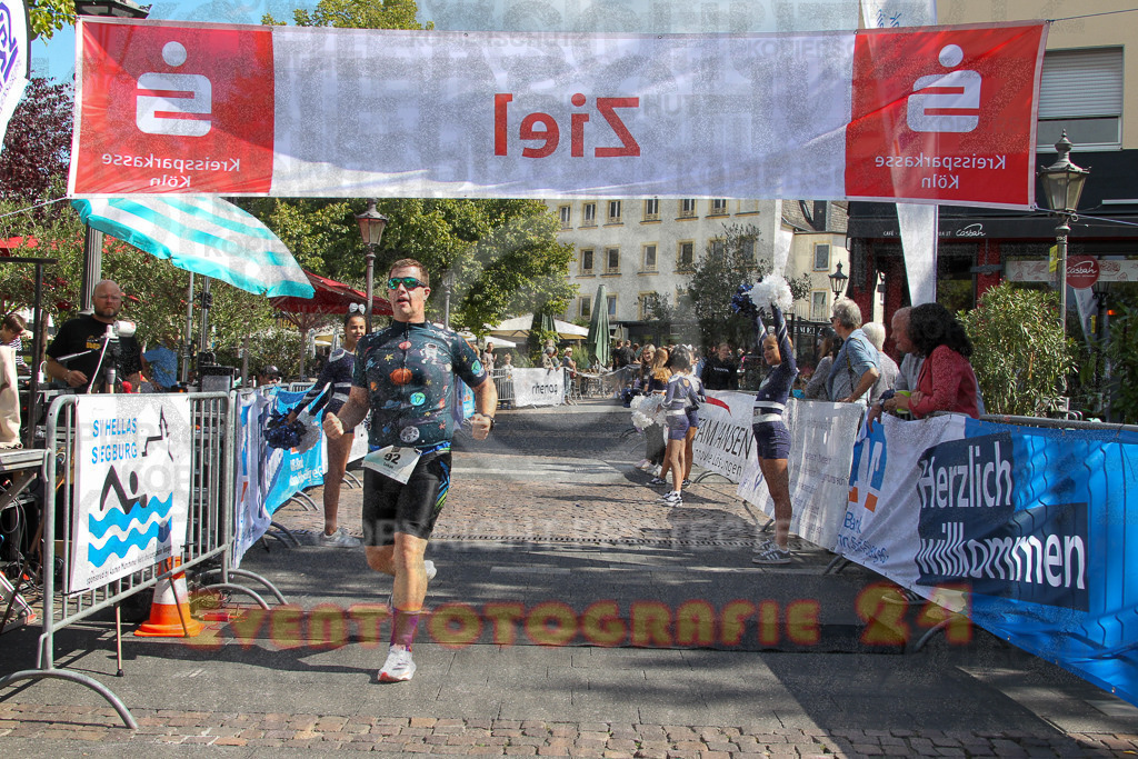 250824_1235_EV4_9303 | Sportfotografie im Rhein-Sieg Kreis, Köln, Bonn, NRW, Rheinland Pfalz, Hessen, etc. Unser Tätigkeitsfeld umfasst den Laufsport vom Volkslauf über den Marathon, Duathlon, Triathon bis zum Ultralauf wie Kölnpfad Ultra oder Schindertrail.