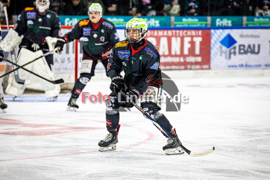 Peißenberg MINERS gegen HC Landsberg RIVER KINGS | Eishockey Bayernliga 2025/26 Vorrunde 4. Spieltag, Peißenberg MINERS gegen HC Landsberg RIVER KINGS, 20251024,Anton ENGEL (MINERS 9) in Aktion, Freisteller,2025-10-24 in Peißenberg (flatbuy Arena Peißenberg), Anton ENGEL (MINERS 9)Copyright: WolfgangxLindner www.foto-lindner.de