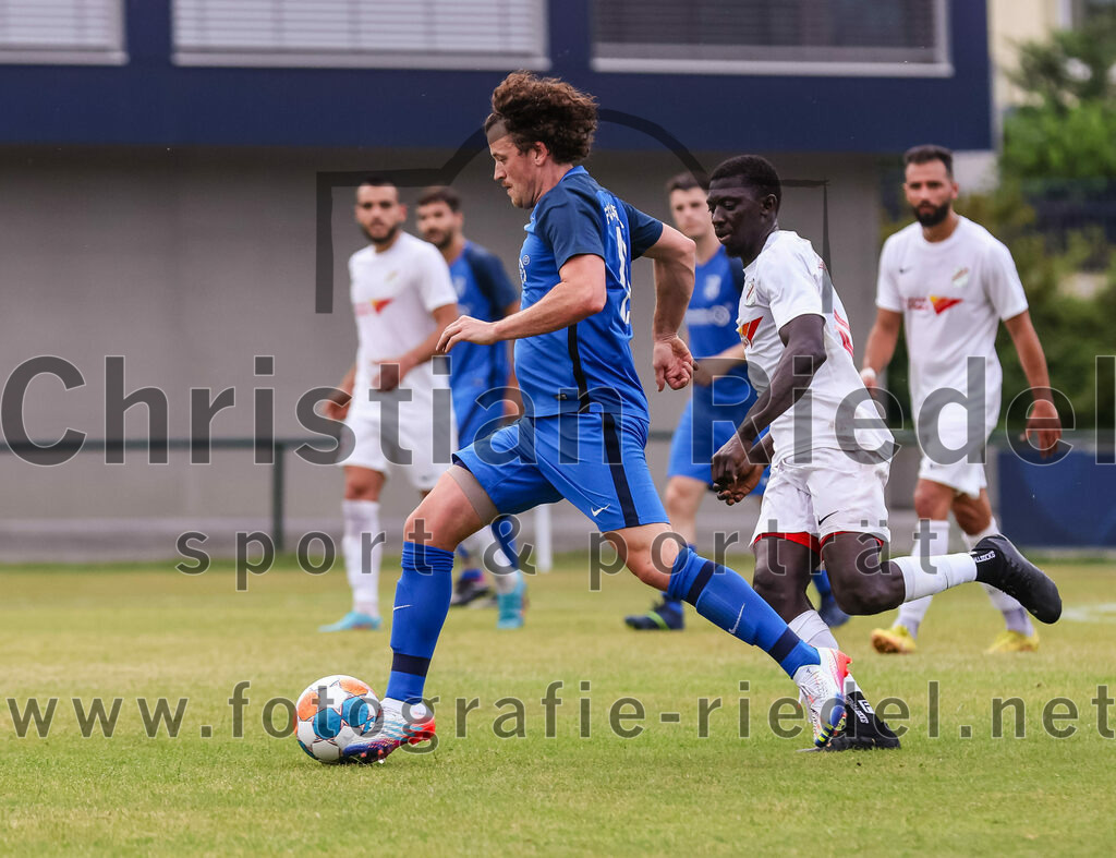 2023-06-30_114_FC_Langengeisling_gegen_VfB_Forstinning | Erding, Deutschland, 30.06.2023:
Fußball, Bezirksliga Oberbayern Ost 2023 / 2024, Testspiel, FC Langengeisling gegen VfB Forstinning, Endergebnis: 3:0

Fabian Aigner (FC Langengeisling, #19), Bakary Touray (VfB Forstinning, #14)

Foto: Christian Riedel / fotografie-riedel.net