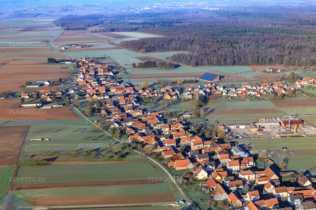Vue aérienne: Vue de la ville depuis le sud-est à Schleithal dans le département Bas Rhin, France – .Photo: IMG_124080.jpg prise le 11/01/2021 par Werner Riehm/FLY-FOTO.eu – Résolution de l'original: 5472 x 3648 px