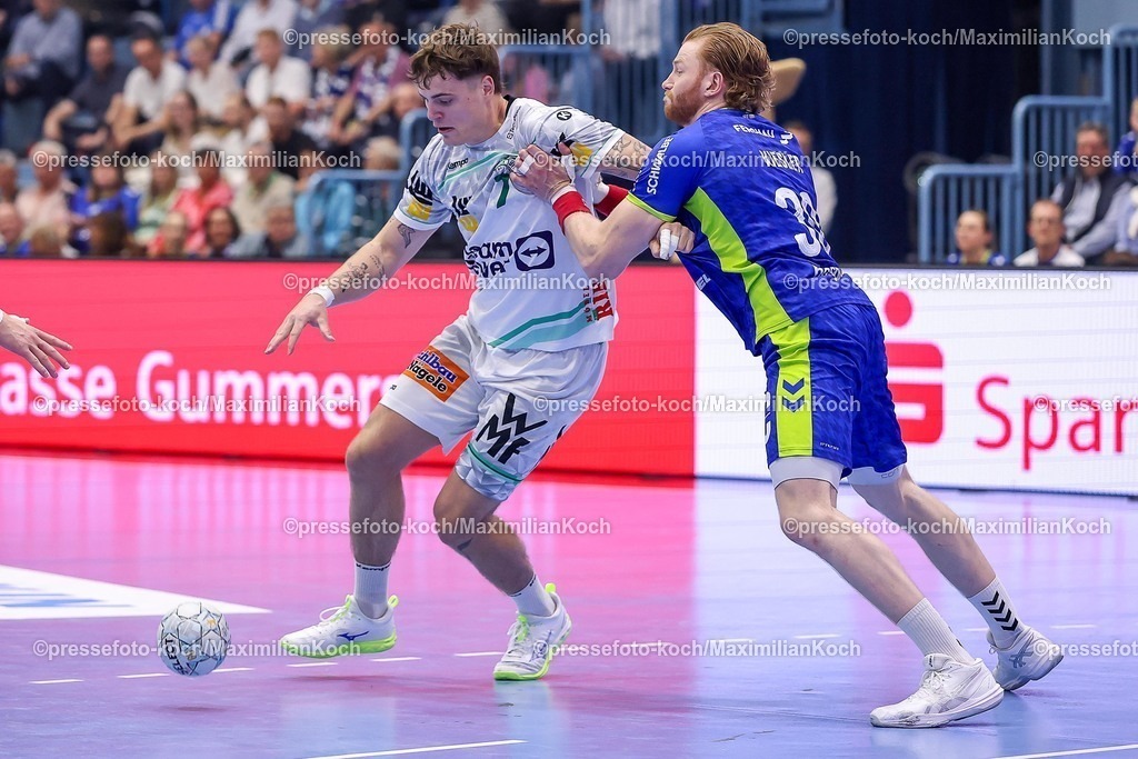 Gum30042601029 | 30.04.2026, Handball, 1. HBL, VfL Gummersbach - Frisch Auf! Göppingen, Saison 2025 / 2026 Herren, Schwalbe-Arena: Victor Klove (Frisch Auf Göppingen #07) im Zweikampf gegen  Tom Kiesler (VfL Gummersbach #30) 