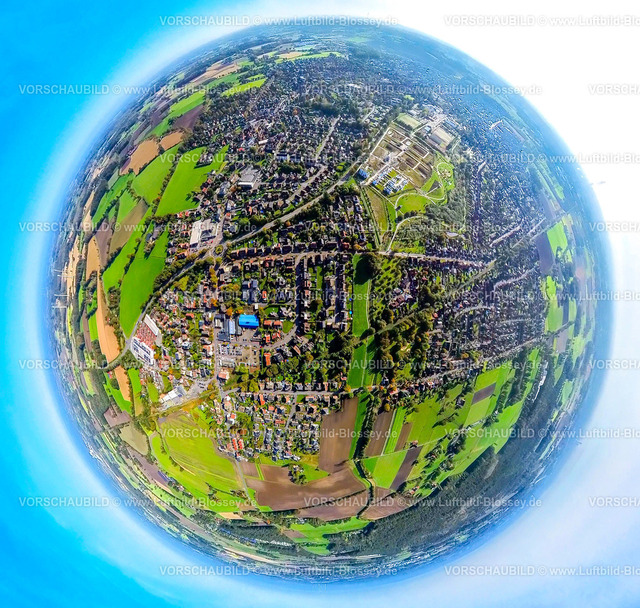 Selm241190539 | Luftbild, Stadtgebiet Wohngebiet Römerstraße und Ortsansicht Selm, Sportzentrum mit Fußballstadion Sparkassen Arena, Campusplatz Süd mit Stauferstele und Auenpark Baugelände für neues Wohngebiet, Erdkugel, Fisheye Aufnahme, Fischaugen Aufnahme, 360 Grad Aufnahme, tiny world, little planet, fisheye Bild, , Selm, Ruhrgebiet, Nordrhein-Westfalen, Deutschland