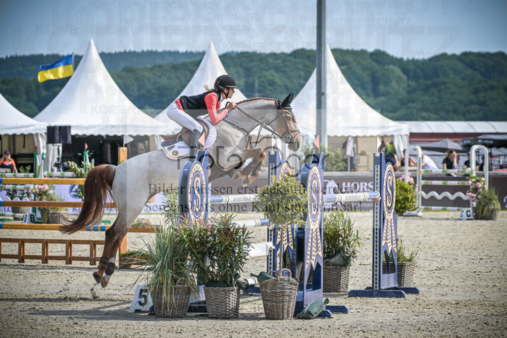 DOS_1268 | Entdecke hochwertige Reitturnierfotos von Foto Oger. Professionell, emotional und authentisch – jetzt Lieblingsmomente im Shop bestellen.Deutschlandweite Turnierfotografie. - Realisiert mit Pictrs.com