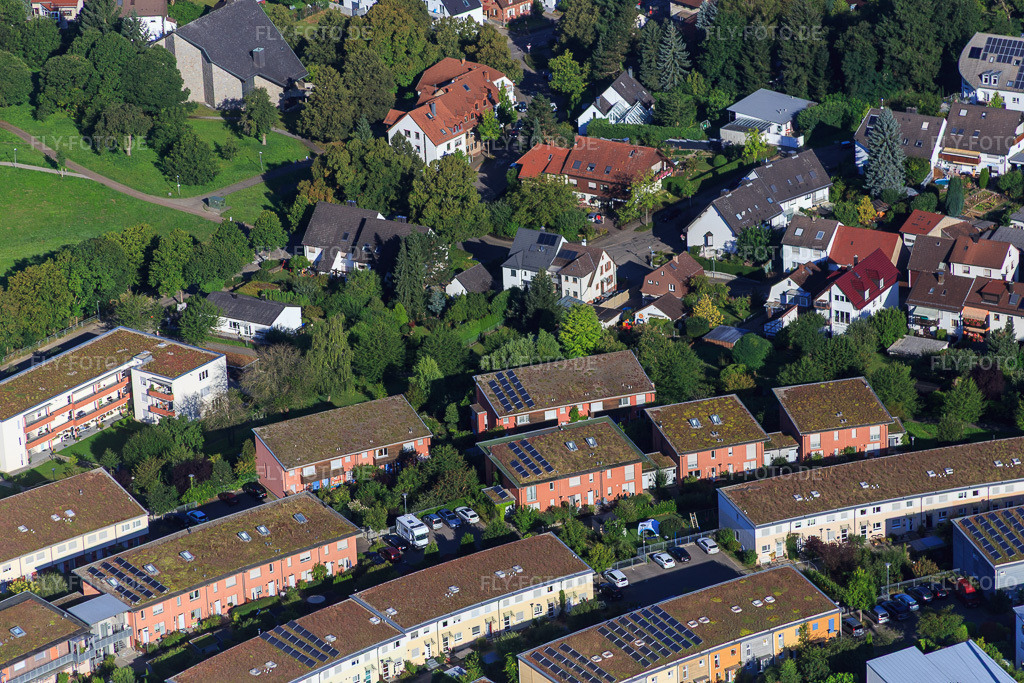 Luftbild: Wie ein Amphitheater angelegtes Wohnquartier Fünfzig Morgen im Ortsteil Hohenwettersbach in Karlsruhe im Bundesland Baden-Württemberg in Deutschland. Foto: IMG_092901.jpg vom 13.08.2016 durch Werner Riehm/FLY-FOTO.de