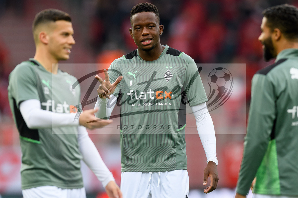 FCUBMG20210829_006 | Fussball, Herren: Denis Zakaria (Borussia Moenchengladbach) gestikuliert beim Spiel der 1. Bundesliga zwischen 1. FC Union Berlin und Borussia Moenchengladbach im Stadion An der Alten Foersterei am 29.08.2021 in Berlin, Deutschland. - Realisiert mit Pictrs.com