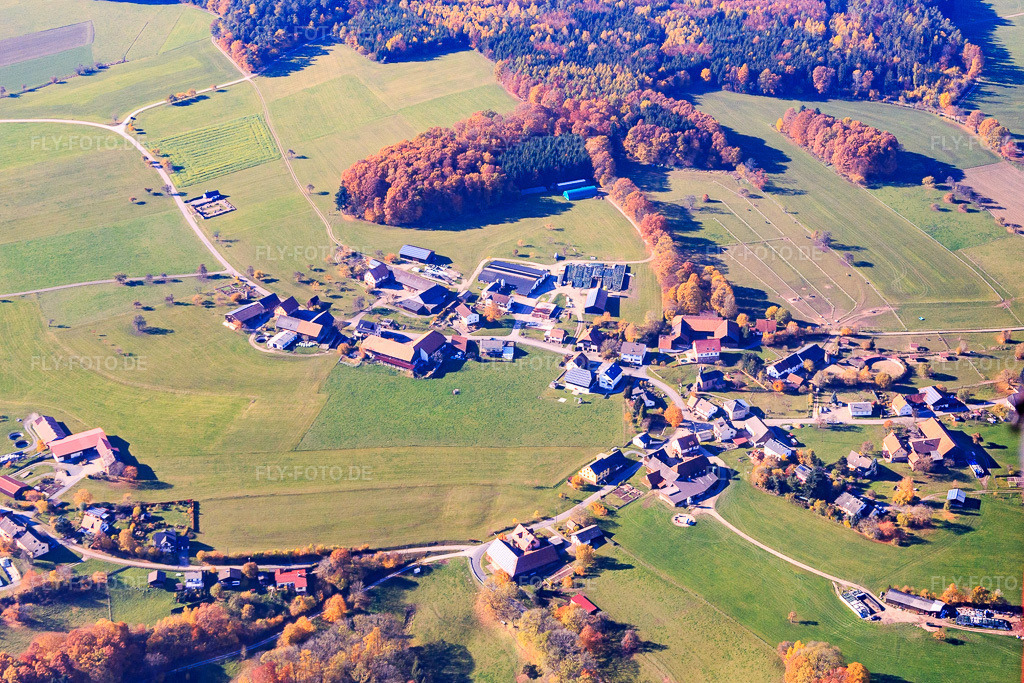 Luftbild: Ortsansicht von Südosten im Ortsteil Breitenbuch in Kirchzell im Bundesland Bayern in Deutschland. Foto: IMG_084986.jpg vom 01.11.2015 durch Werner Riehm/FLY-FOTO.de