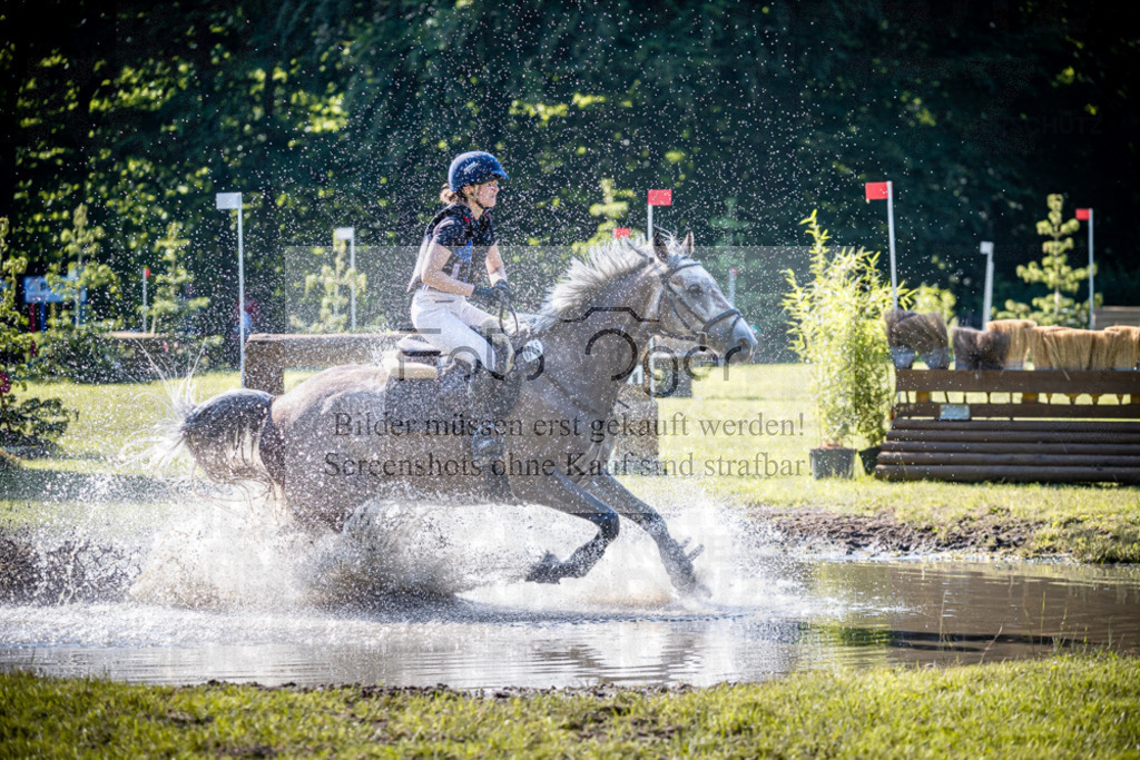 2026-05 - Melle Oldendorf-3-0106 | Entdecke hochwertige Reitturnierfotos von Foto Oger. Professionell, emotional und authentisch – jetzt Lieblingsmomente im Shop bestellen.Deutschlandweite Turnierfotografie. - Realisiert mit Pictrs.com