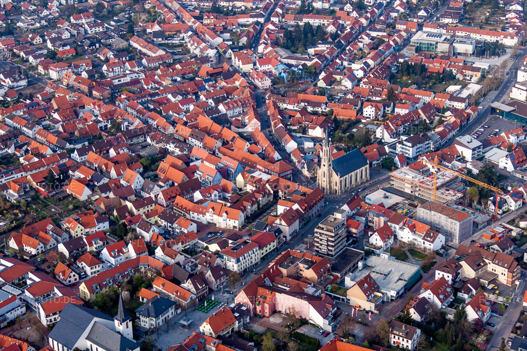 Luftbild: Ortsansicht der Straßen und Häuser der Wohngebiete in Walldorf im Bundesland Baden-Württemberg in Deutschland. Foto: IMG_49456.jpg vom 06.04.2012 durch Werner Riehm/FLY-FOTO.de