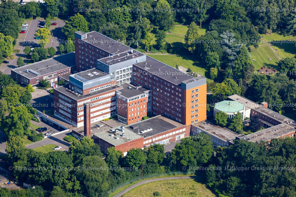 Luftbild Kamp-Lintfort-4855 | LuftbildfotografieKlinikgelände des Krankenhauses St. Bernhard-Hospital Kamp-Lintfort GmbH Bürgermeister-Schmelzing-Straße im Ortsteil Niersenbruch in Kamp-Lintfort im Bundesland Nordrhein-Westfalen - Realisiert mit Pictrs.com