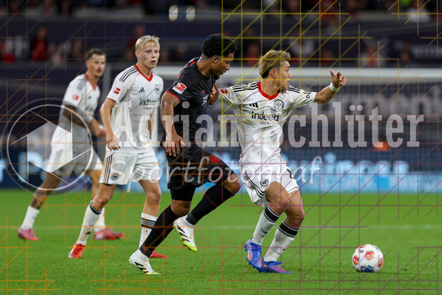 Bayer 04 Leverkusen vs Eintracht Frankfurt - Bundesliga  | Leverkusen, Deutschland, 12.09.25:   Malik Leon Tillmann (Bayer 04 Leverkusen) und Ritsu Doan (Eintracht Frankfurt) im Kampf um den Ball waehrend des Spiels der Bundesliga zwischen  Bayer 04 Leverkusen vs Eintracht Frankfurt in der BayArena(Foto von Brauer-Fotoagentur / Adrian Schlueter)