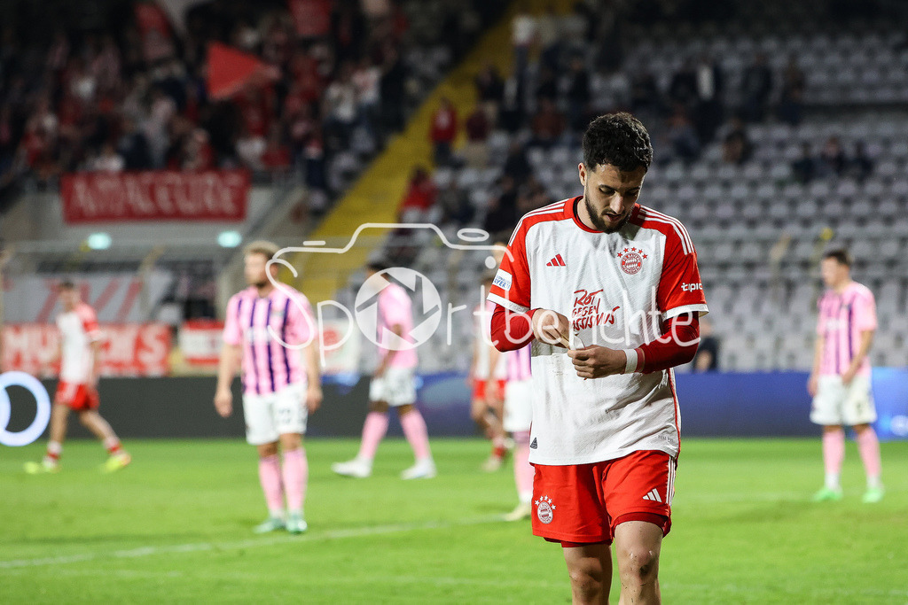FC Bayern Amateure - TSV Aubstadt | Nach seiner Auswechslung in Aktion Dion BERISHA (FCB #11) / Freisteller / Einzelfoto