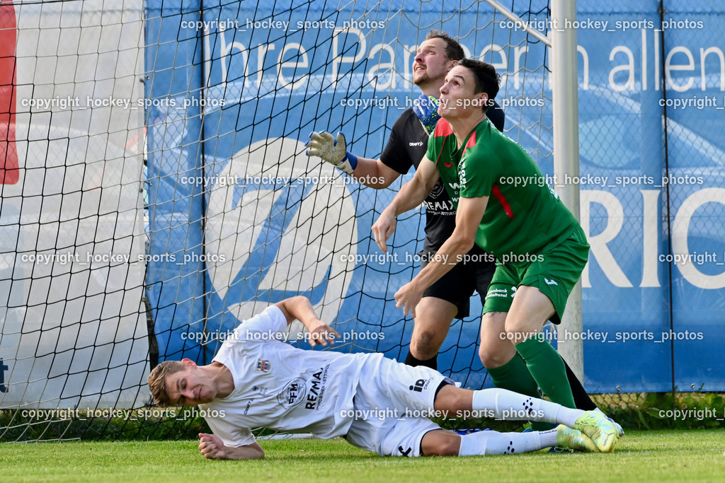 FC ASKÖ Gmünd vs. Union Matrei  | #27 Hannes Wibmer Matrei, #1 Julian Weiskopf Matrei, #19 Nico Payer FC Gmünd, FC ASKÖ Gmünd vs. Union Matrei , FC ASKÖ Gmünd vs. Union Matrei  am 21.09.2024 in Gmünd (Sportplatz Gmünd), Austria, (Photo by Bernd Stefan)