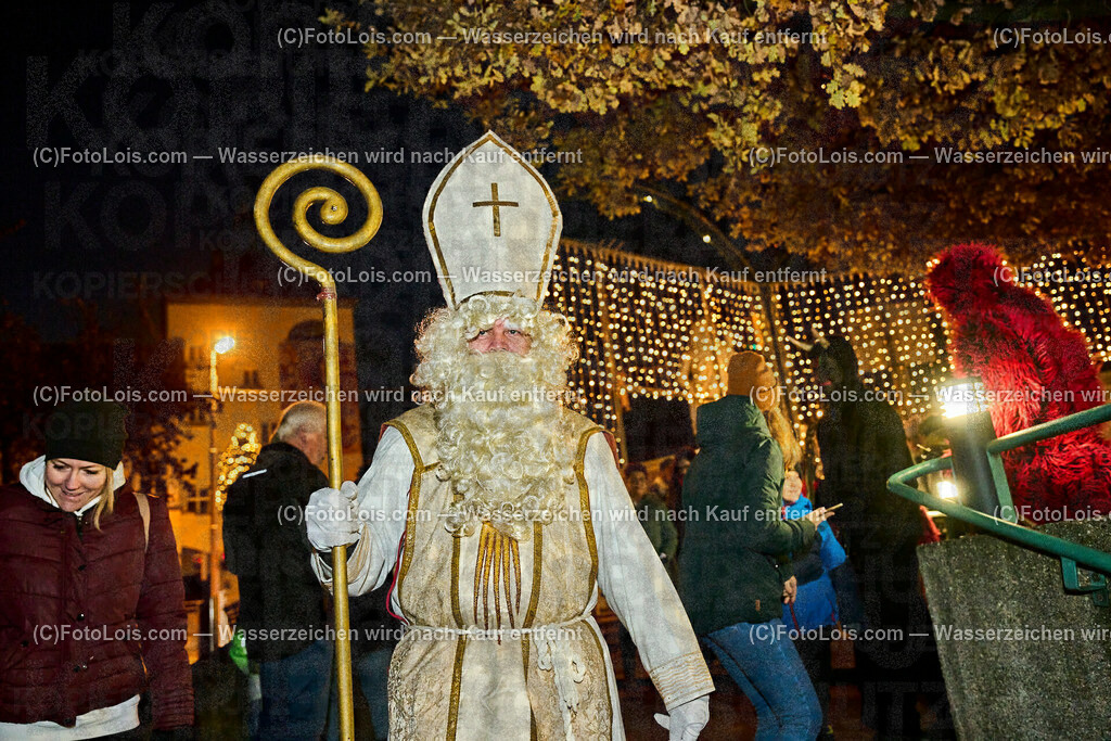 ALP7593_Wieselburger Advent_Nikolaus | (C)FotoLois.com, Alois Spandl, Wieselburger Advent im Schlosspark, Besuch durch den Hl. Nikolaus und seinen Krampussen, Sa 3. Dezember 2022.
