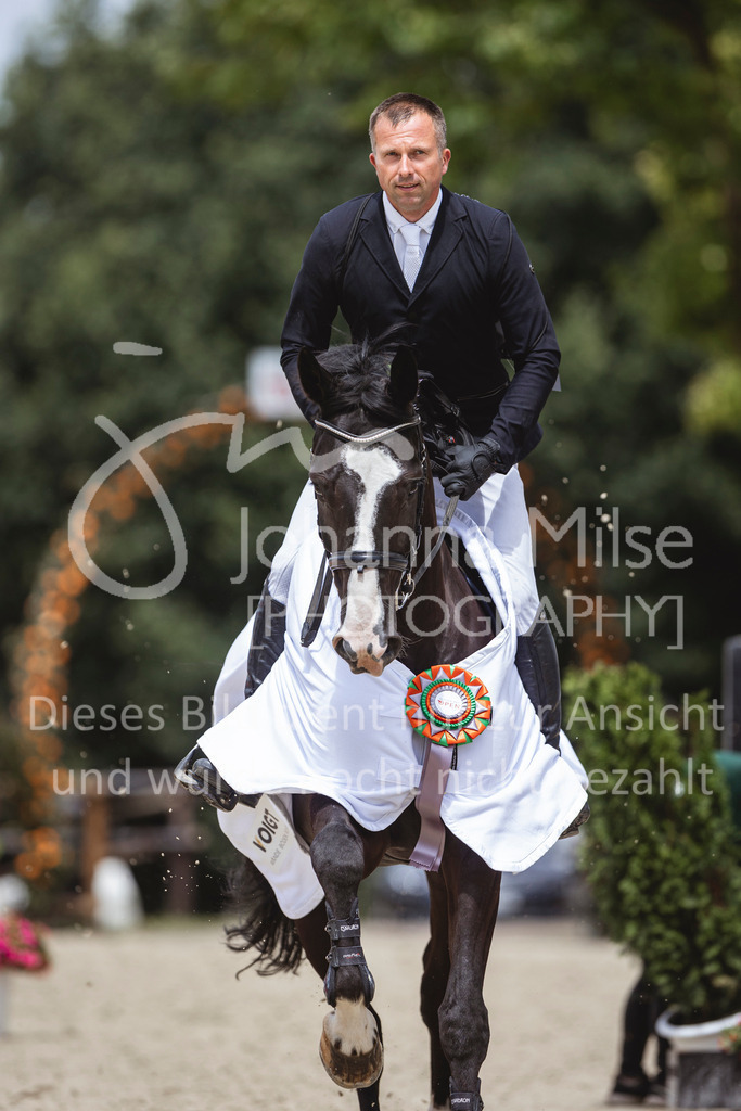 240714_BHO_M2-Spr-2-398 | Deine schönsten Turniermomente als professionelle Fotos! Entdecke hochwertige Pferdesport-Fotografie im Online-Shop. Jetzt Fotos finden & bestellen!