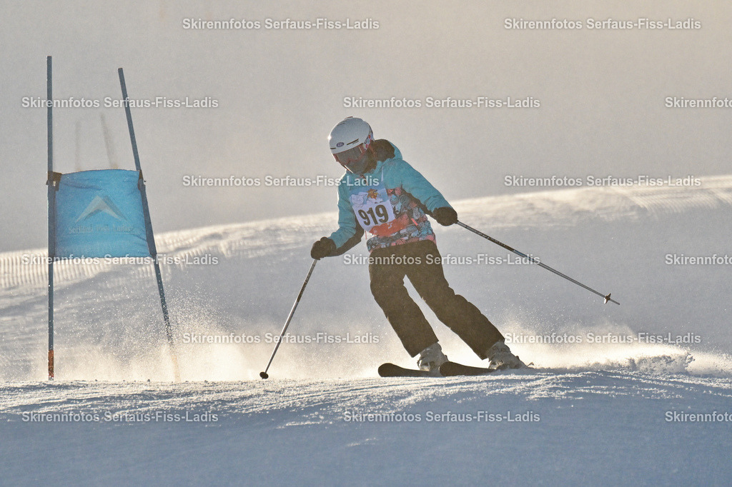 SRF_25.12.2025_0332 | Skirennfotos,Serfaus,Fiss,Ladis,Kinderskirennen,Winter,Tirol,Oberland,skirace,SFL,feelfree,weil wir's genießen,ski,Ski,skifahren,Sonnenplateau, - Realisiert mit Pictrs.com