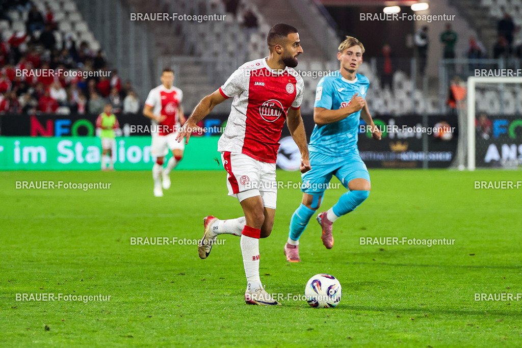 Rot-Weiss Essen - Hansa Rostock | Essen, Deutschland, 01.10.2025 Ramien Safi  (Rot-Weiss Essen) Einzelaktionwährend des 3.Liga Spiels zwischen  Rot-Weiss Essen und TSG Hoffenheim u23 am 20.09.2025 im Stadion an der Hafenstraße in Essen. (Foto von Timo Bluhmki-Schmidt/Brauer Fotoagentur