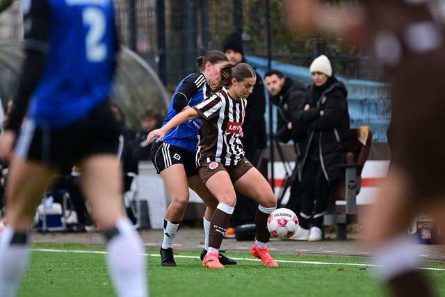Fußball I Frauen I Saison 2025-2026 I Regionalliga Nord I 10. Spieltag I FC St. Pauli - Hamburger SV U20 I 11757 | Der Sportfotograf. - Realisiert mit Pictrs.com