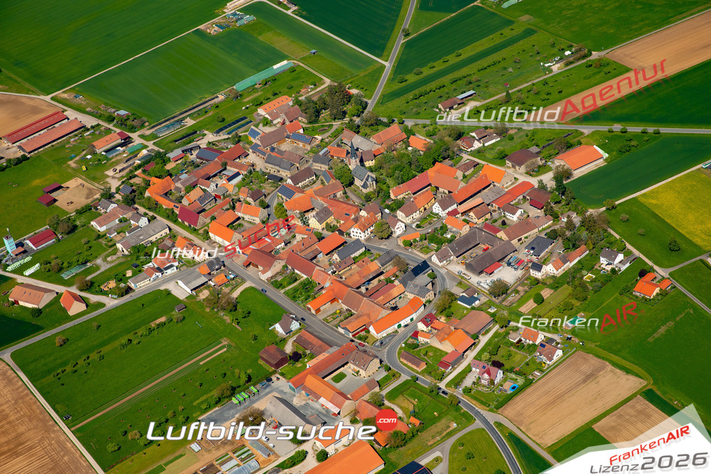 Das Luftbild zeigt : Westheim Biebelried - Die Luftaufnahme wurde 2024 vom UL-Flugzeug aus erstellt ( keine Drohne ) - Hochauflösende Luftaufnahme - Für grossformatige Ausdrucke geeignet. Die Geschenkidee !Mit Lizenz und Bildrechte bestellbar