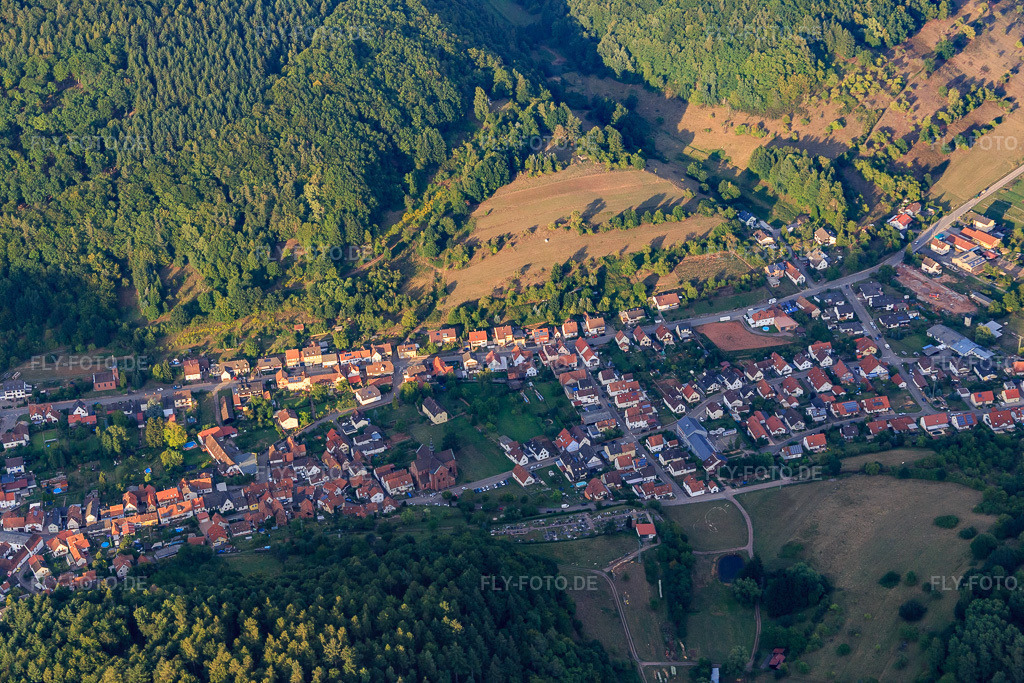 Luftbild: Badtstr in Eußerthal im Bundesland Rheinland-Pfalz in Deutschland. Foto: IMG_084134.jpg vom 29.08.2015 durch Werner Riehm/FLY-FOTO.de