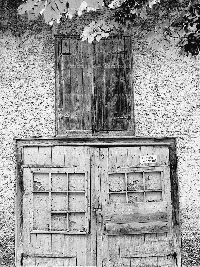 Ausfahrt freihalten | online Fotogalerie mit schwarz-weiß Fotografien und Shop für zeitlose  Poster und Leinwände in stilvollem schwarz weiß  - Realisiert mit Pictrs.com