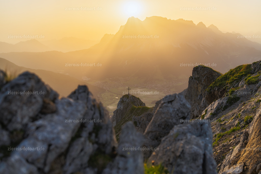 Ein diffuser Sonnenaufgang am Grubigstein  | Ein diffuser Sonnenaufgang am Grubigstein  - Realisiert mit Pictrs.com