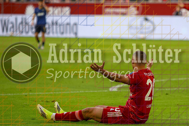 10.04.2026, GER, Fussball, Herren, 2. BL, Saison 2025/2026, Fortuna Düsseldorf - Holstein Kiel | Marin Ljubicic (Fortuna Düsseldorf) beschweret sich über ein nicht gegebenes Foul