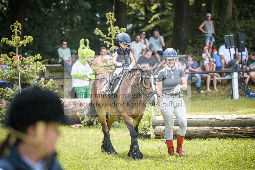 DOS_5282 | Entdecke hochwertige Reitturnierfotos von Foto Oger. Professionell, emotional und authentisch – jetzt Lieblingsmomente im Shop bestellen.Deutschlandweite Turnierfotografie. - Realisiert mit Pictrs.com