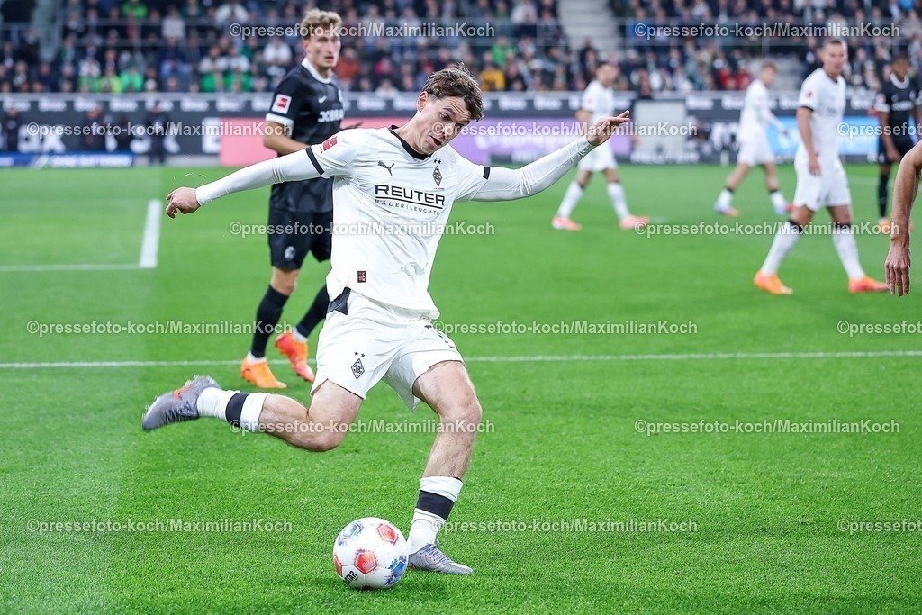 BMG05102501102 | 05.10.2025, Fußball, Borussia Mönchengladbach - SC Freiburg, 1. Fußball Bundesliga, Borussia-Park, Saison 2025 2026: Philipp Sander&nbsp;(Borussia Mönchengladbach #16) DFB regulations prohibit any use of photographs as image sequences and or quasi-video.
