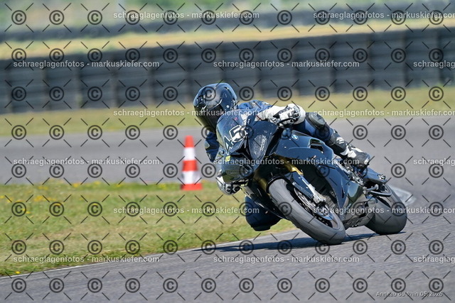 26BT01-1505 | 045 - Realisiert mit Pictrs.com