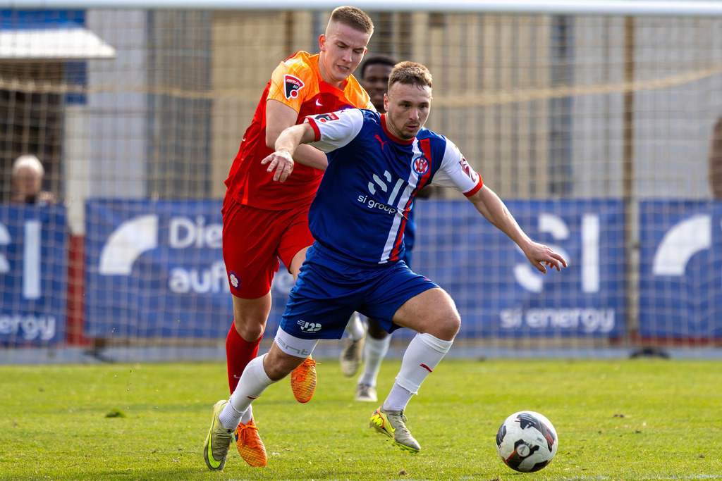 Fußball, Oberliga Baden-Württemberg 2025/26, 21. Spieltag: VfR Mannheim gegen FC Nöttingen | Fußball, Oberliga Baden-Württemberg 2025/26, 21. Spieltag: VfR Mannheim gegen FC Nöttingen***Energischer Vorstoß von Alexandru Paraschiv (14, VfR Mannheim) - Realisiert mit Pictrs.com