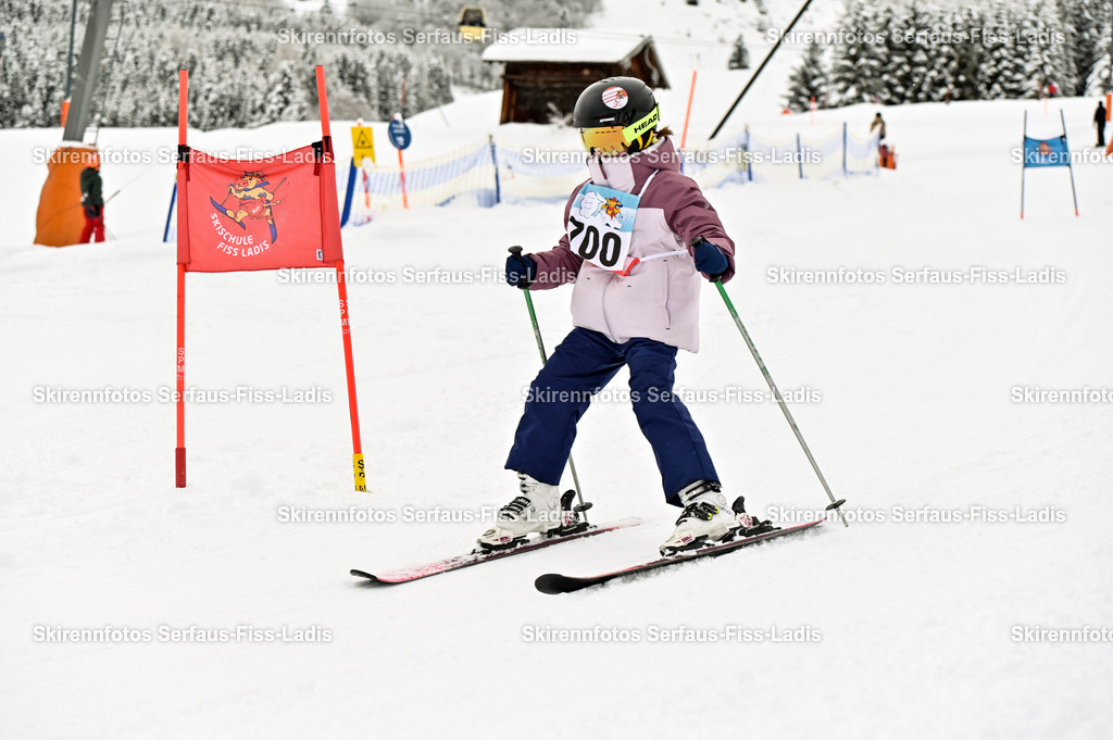 SRF_20.02.2026_0806 | Skirennfotos,Serfaus,Fiss,Ladis,Kinderskirennen,Winter,Tirol,Oberland,skirace,SFL,feelfree,weil wir's genießen,ski,Ski,skifahren,Sonnenplateau, - Realisiert mit Pictrs.com