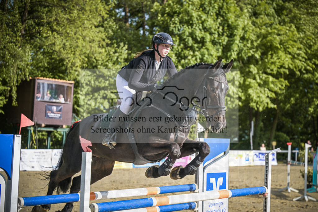 DOS_3330 | Entdecke hochwertige Reitturnierfotos von Foto Oger. Professionell, emotional und authentisch – jetzt Lieblingsmomente im Shop bestellen.Deutschlandweite Turnierfotografie. - Realisiert mit Pictrs.com