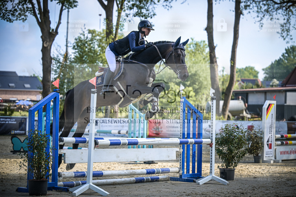 DOS_5478 | Entdecke hochwertige Reitturnierfotos von Foto Oger. Professionell, emotional und authentisch – jetzt Lieblingsmomente im Shop bestellen. - Realisiert mit Pictrs.com