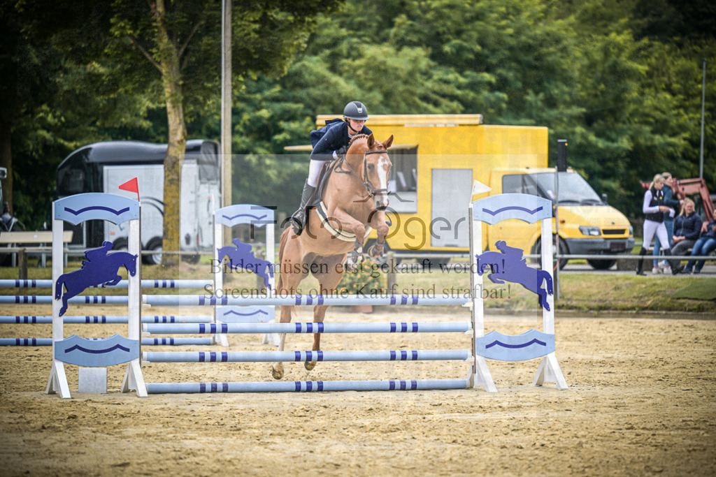 DOS_3589 | Entdecke hochwertige Reitturnierfotos von Foto Oger. Professionell, emotional und authentisch – jetzt Lieblingsmomente im Shop bestellen.Deutschlandweite Turnierfotografie. - Realisiert mit Pictrs.com